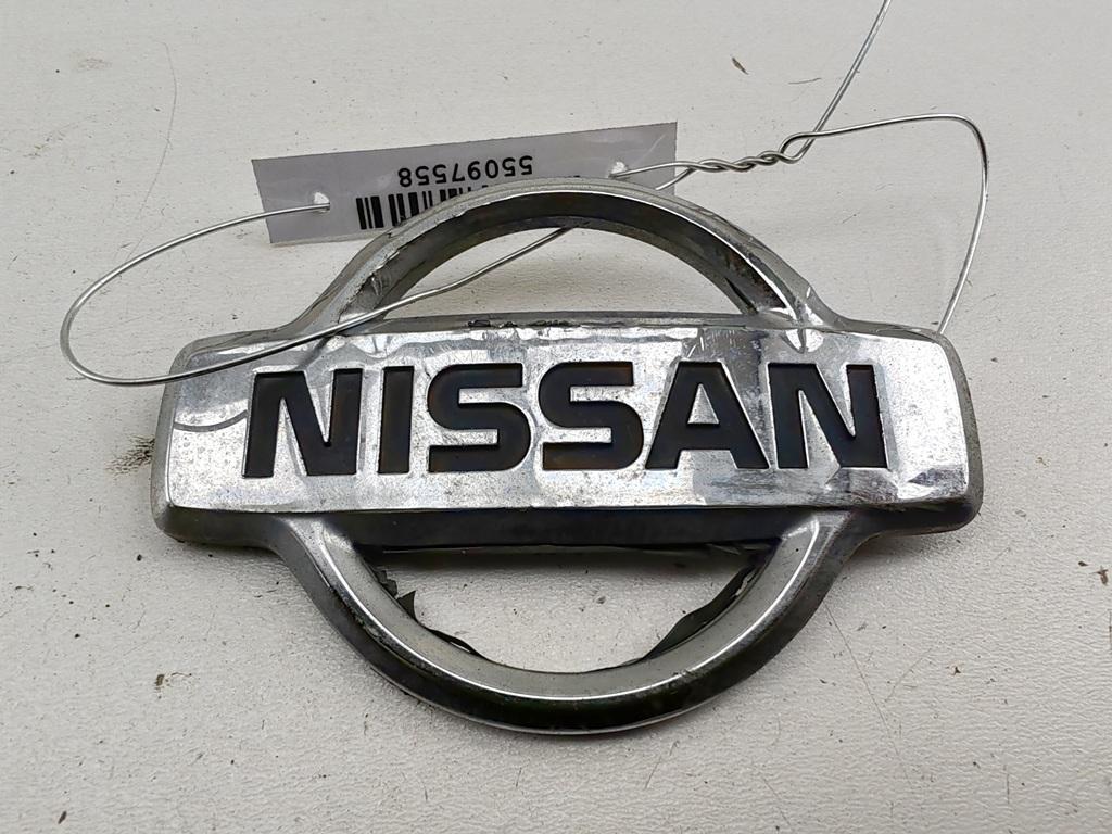 эмблема Nissan Primera P11 1997, 2.0 л., бензин, МКПП, красный, хетчбэк 5 дв.