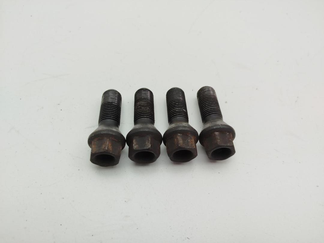 болт колесный BMW X3 E83 2006, 3.0 л., дизель, МКПП, чёрный, внедорожник 5 дв., 6781152