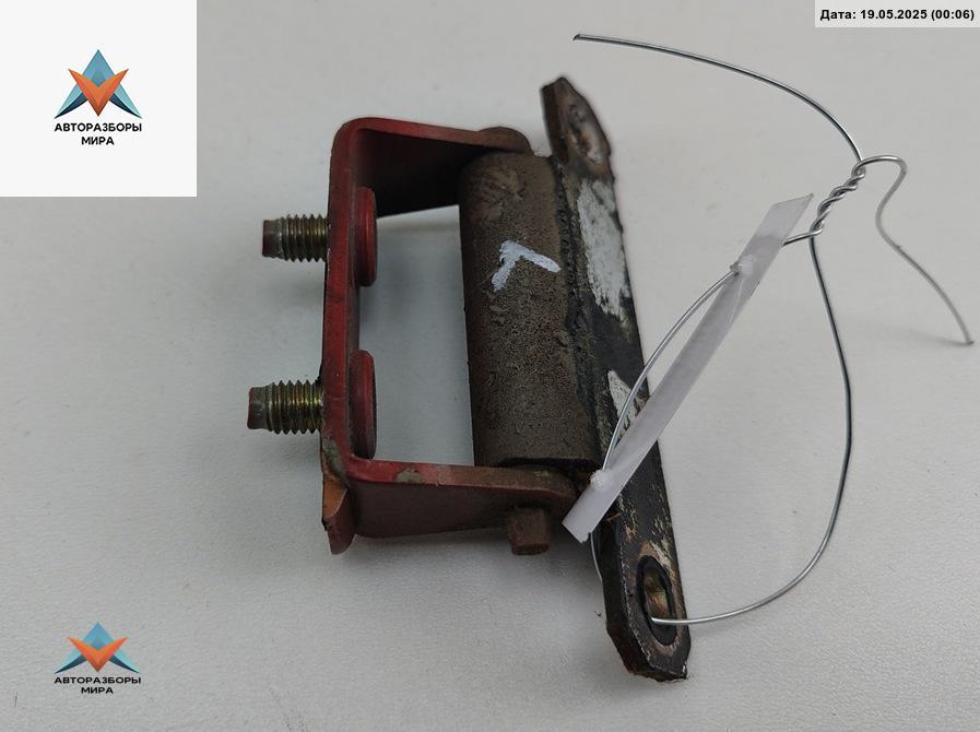 петля крышки багажника Nissan Primera P11 1997, красный, хетчбэк 5 дв. - фото №1