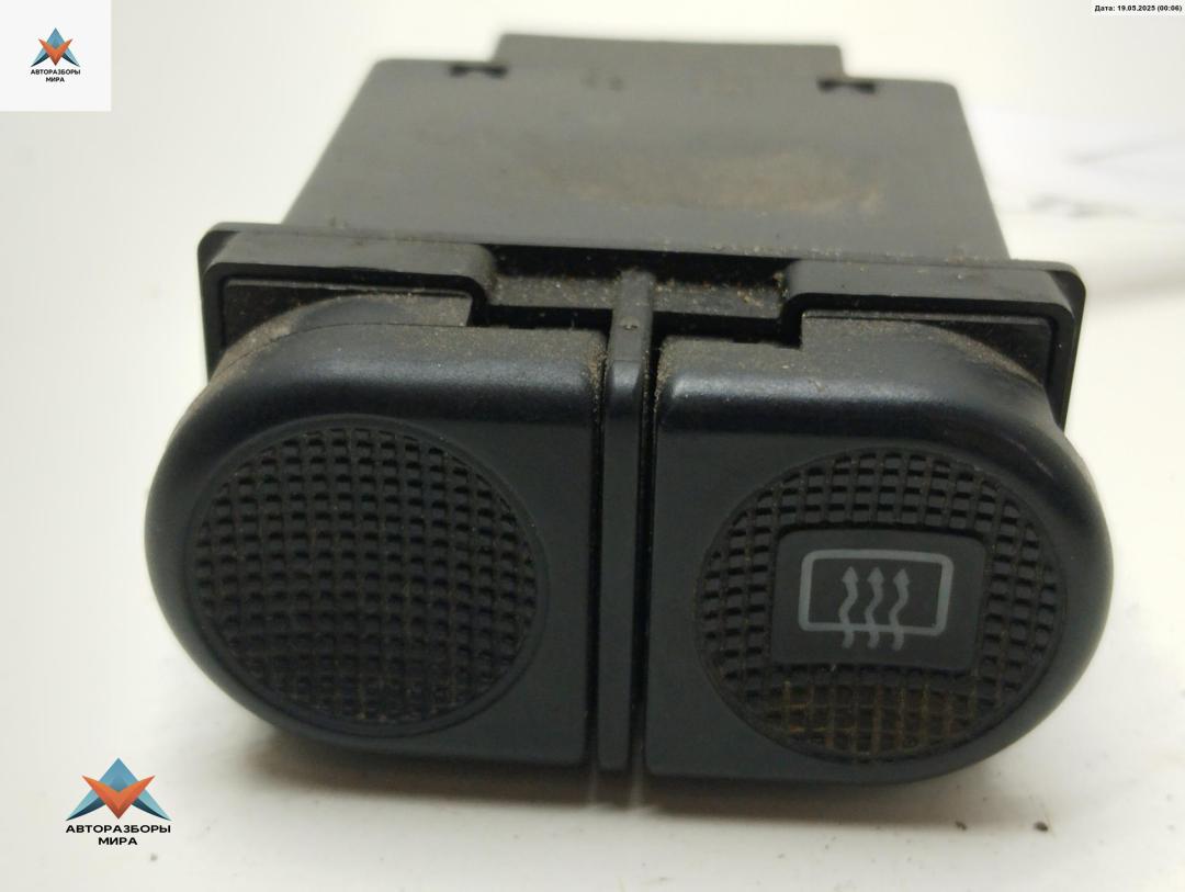 кнопка обогрева заднего стекла Volkswagen Sharan 1 поколение 1995, 2.8 л., бензин, МКПП, серый, минивэн, M0959621C - фото №1
