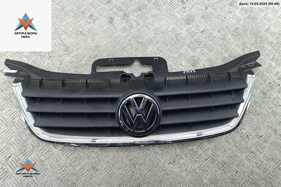решетка радиатора Volkswagen Touran 1 поколение 2003, серый, минивэн - фото №1