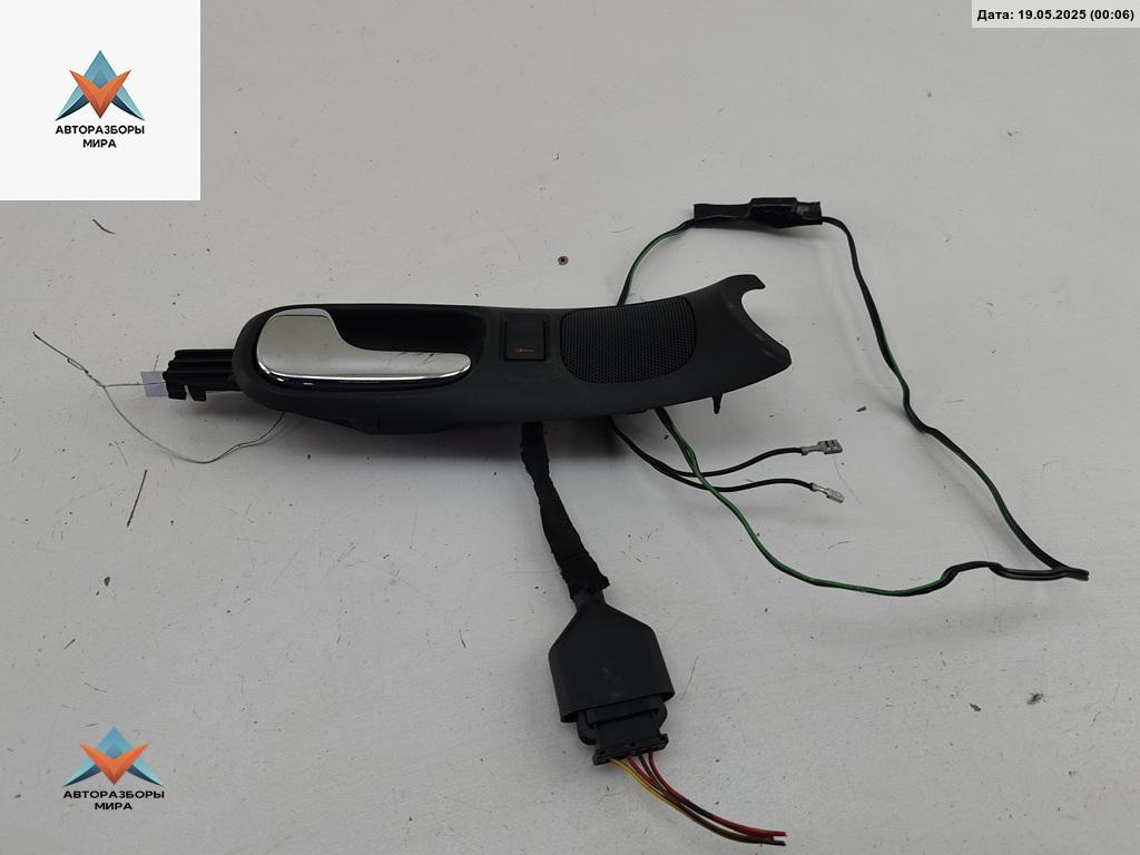 ручка внутренняя передняя левая Audi A4 B5 1997, 1.6 л., бензин, МКПП, серый, седан, 8D1837019 - фото №1