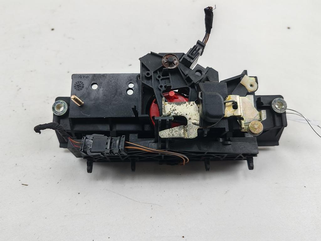 ручка крышки багажника Audi A6 C5 1998, зелёный, универсал, 8D9827565