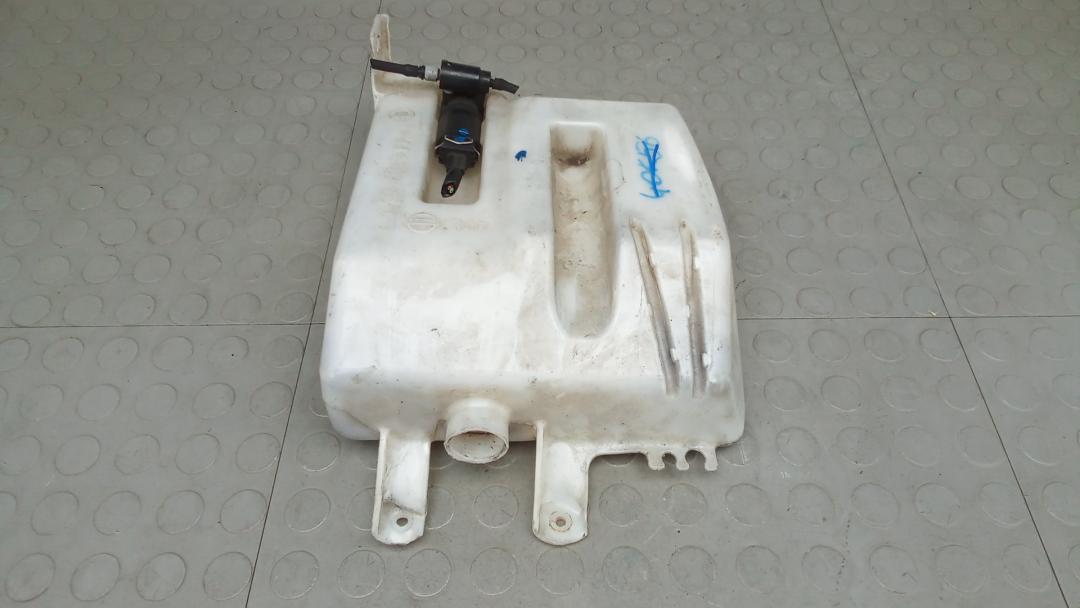 бачок омывателя Nissan Note E11 2006, 1.4 л., бензин, МКПП, хетчбэк 5 дв. - фото №1