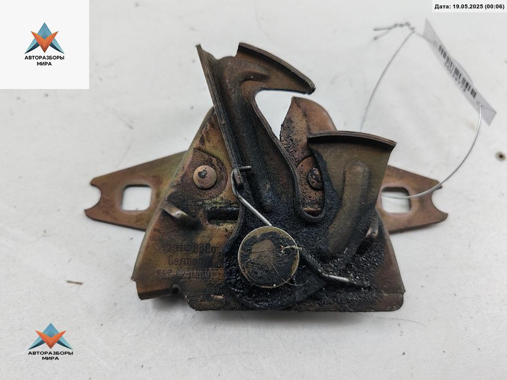 замок капота Volkswagen Passat B3 1992, 1.8 л., бензин, МКПП, серый, универсал, 867823509 - фото №1