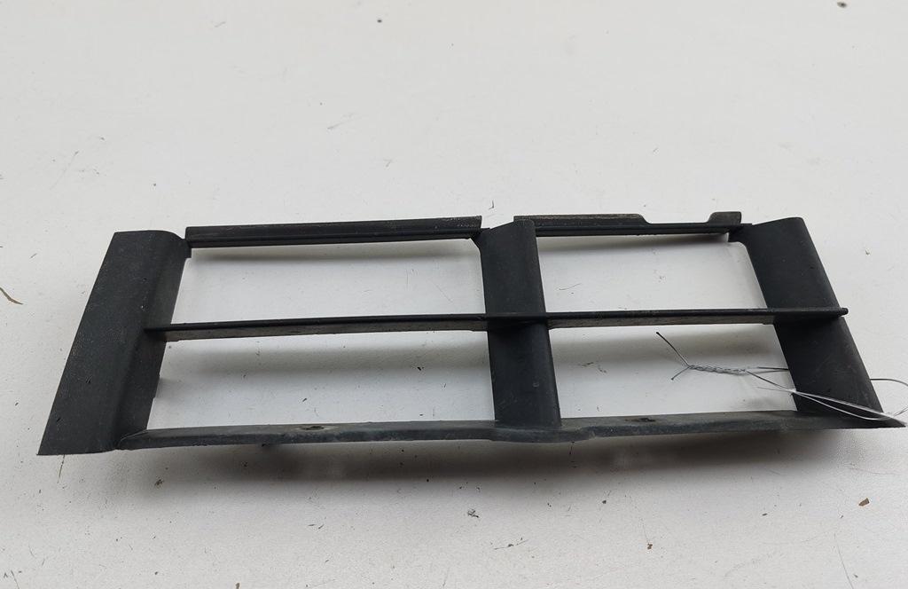заглушка (решетка) в бампер BMW 5 E39 2002, 2.0 л., дизель, МКПП, чёрный, универсал, 8235673