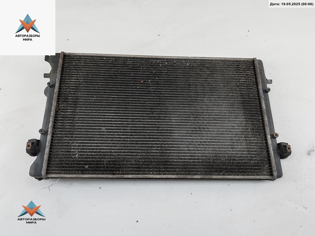 радиатор охлаждения Volkswagen Golf 4 поколение 1999, 2.0 л., бензин, МКПП, серый, хетчбэк 5 дв., 1J01212563P - фото №1