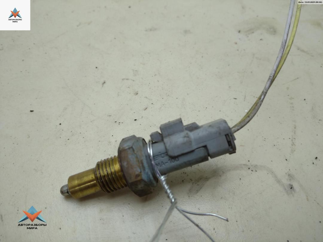 Датчик включения заднего хода (лягушка) Fiat Ulysse 2 поколение 2004, 2.0 л., дизель, МКПП, серый, минивэн - фото №1