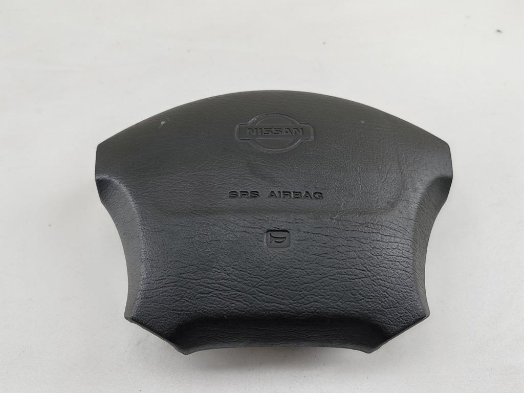подушка безопасности водителя Nissan Primera P11 1997, 2.0 л., бензин, МКПП, красный, хетчбэк 5 дв.
