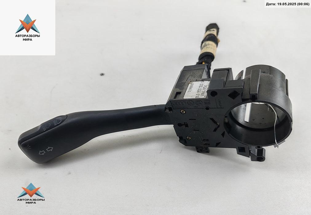 переключатель поворотов Audi A6 4B/C5 1998, 2.4 л., бензин, МКПП, зелёный, универсал, 8L0953513 - фото №1