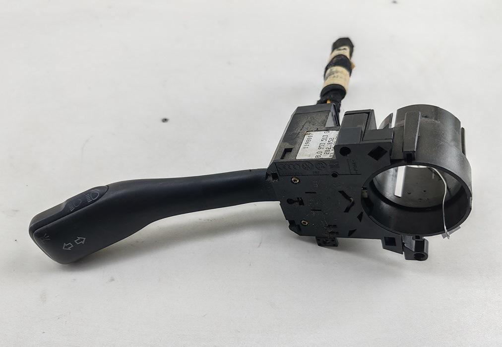 переключатель поворотов Audi A6 C5 1998, 2.4 л., бензин, МКПП, зелёный, универсал, 8L0953513