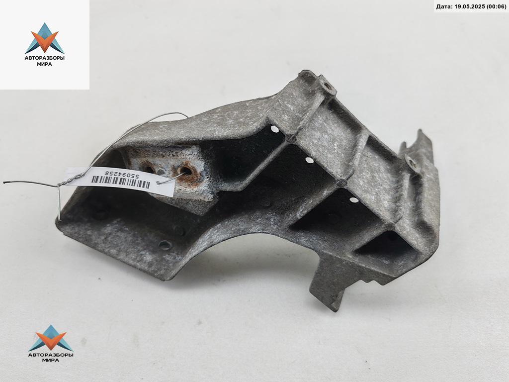 кронштейн (крепление) Audi A6 4B/C5 1998, 2.4 л., бензин, МКПП, серый, универсал, 4B0941705 - фото №1