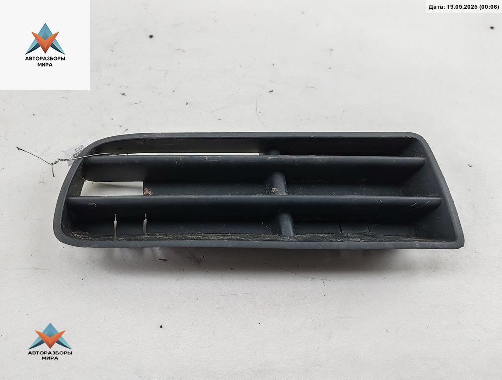 заглушка (решетка) в бампер Volkswagen Golf 4 поколение 1999, 1.6 л., бензин, МКПП, синий, хетчбэк 5 дв., 1J0853665 - фото №1