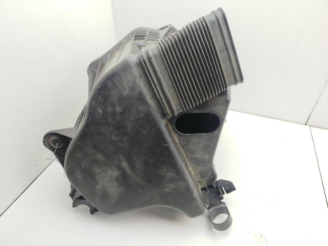 корпус воздушного фильтра BMW 1 E81/E87 2005, 1.6 л., бензин, МКПП, чёрный, хетчбэк 5 дв., 13717567174, 13717524412