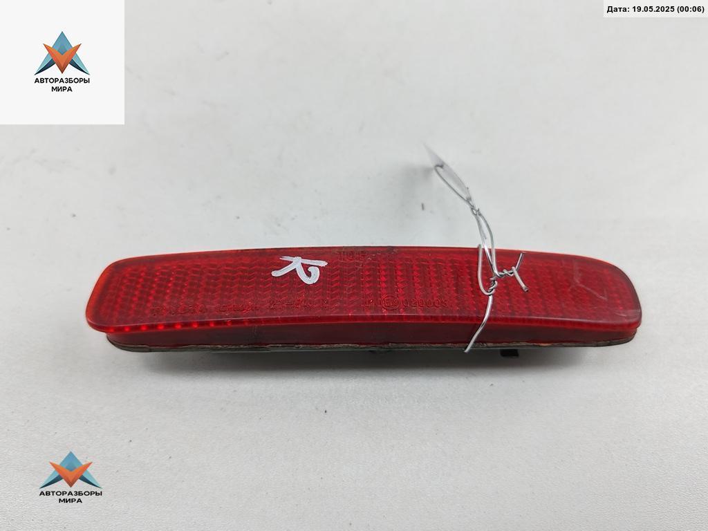 катафот Toyota COROLLA VERSO 2003, 2.0 л., дизель, МКПП, серый, минивэн - фото №1