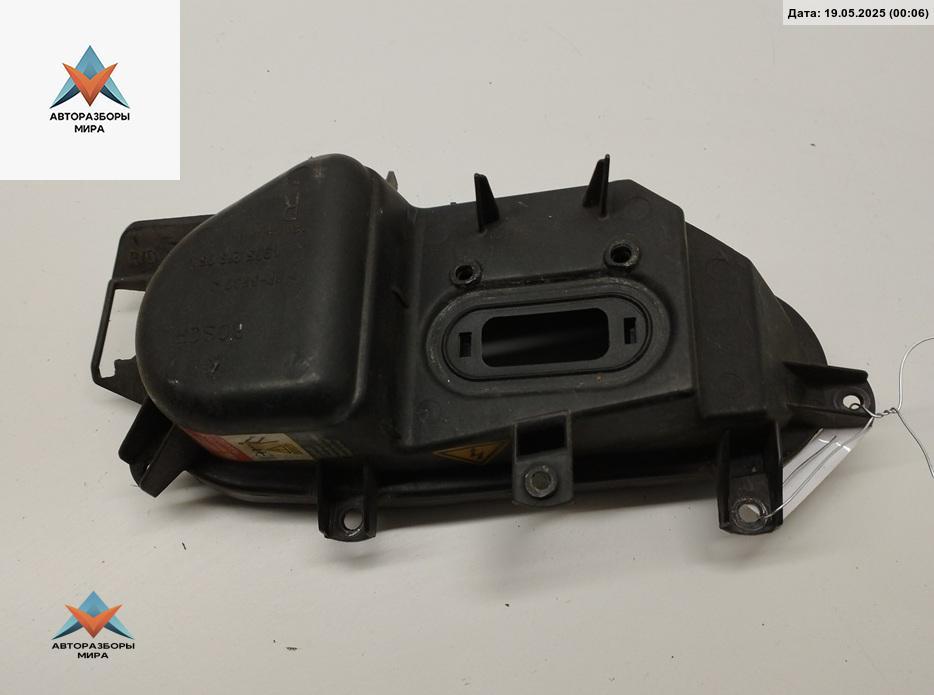 Крышка (заглушка) задняя фары Audi A8 D2/4D 1998, 4.2 л., бензин, АКПП, синий, седан, 1305219054 - фото №1