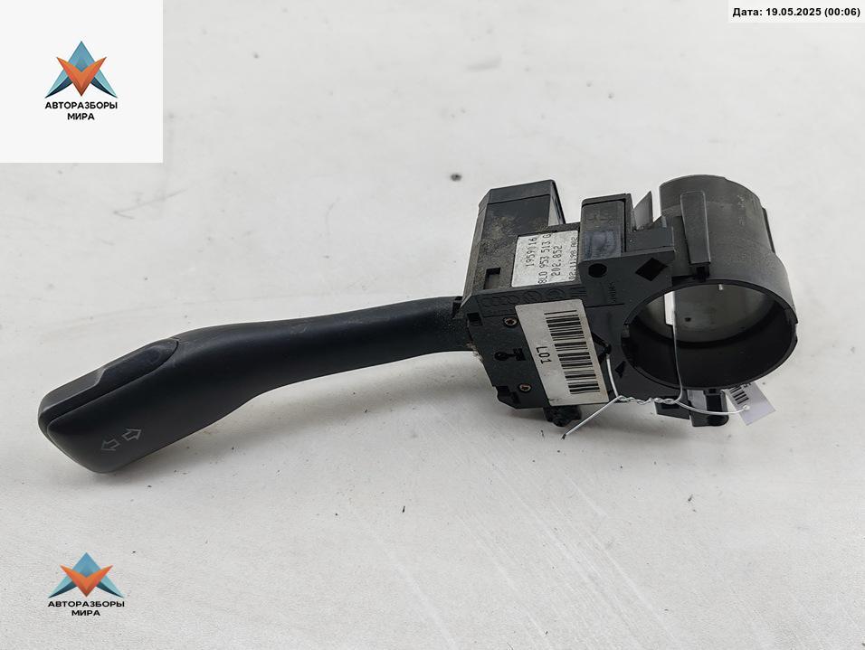переключатель поворотов Volkswagen Passat B5 1998, 1.8 л., бензин, МКПП, зелёный, универсал, 8L0953513 - фото №1