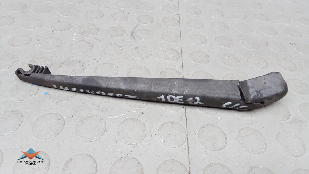 щеткодержатель задний Mazda 6 GG 2002, 2.0 л., бензин, МКПП, универсал - фото №1