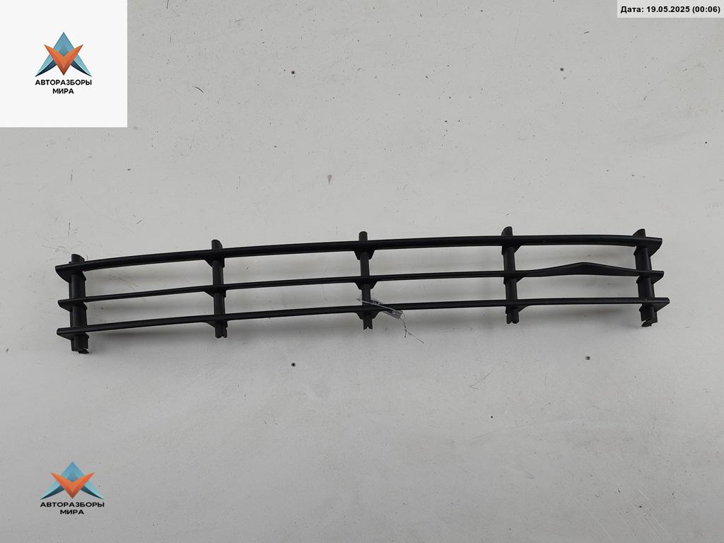 заглушка (решетка) в бампер Skoda Octavia mk2 (A5 1Z) 2005, 2.0 л., дизель, МКПП, зелёный, универсал - фото №1