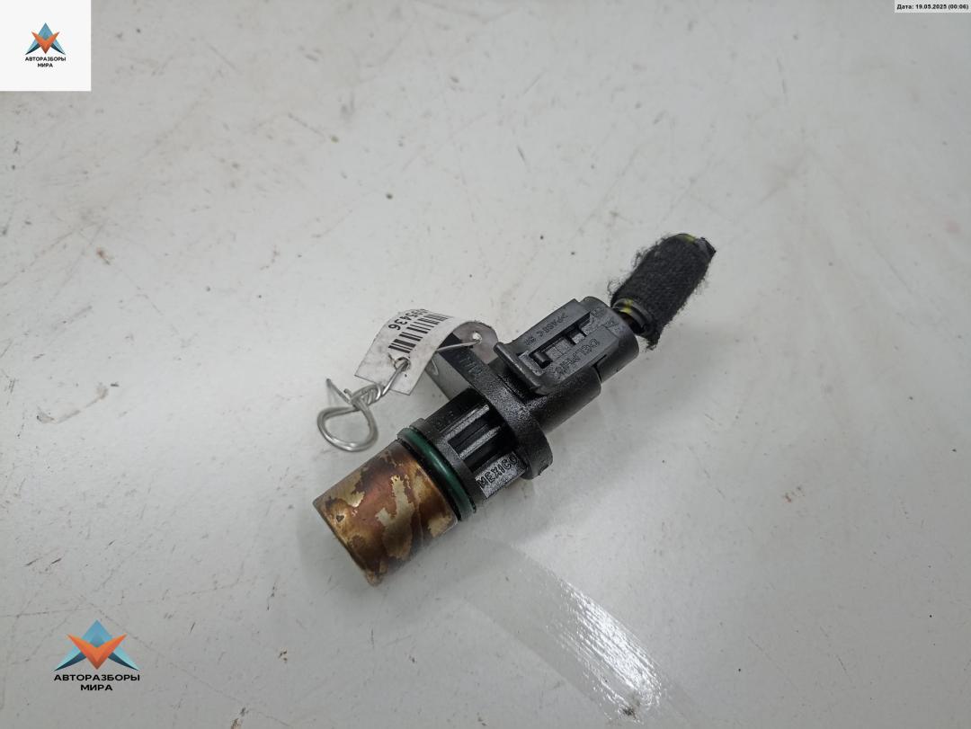 датчик коленвала Opel Zafira 1 поколение (A) 2002, 2.2 л., бензин, МКПП, чёрный, минивэн, 12567712 - фото №1