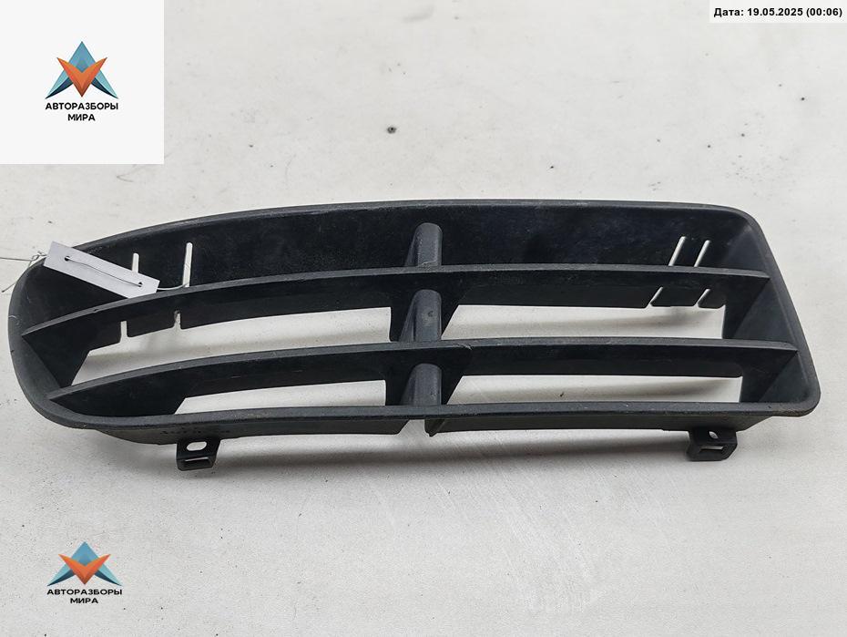 заглушка (решетка) в бампер Volkswagen Bora 1 поколение 1999, 2.3 л., бензин, МКПП, чёрный, универсал, 1J5853666B - фото №1