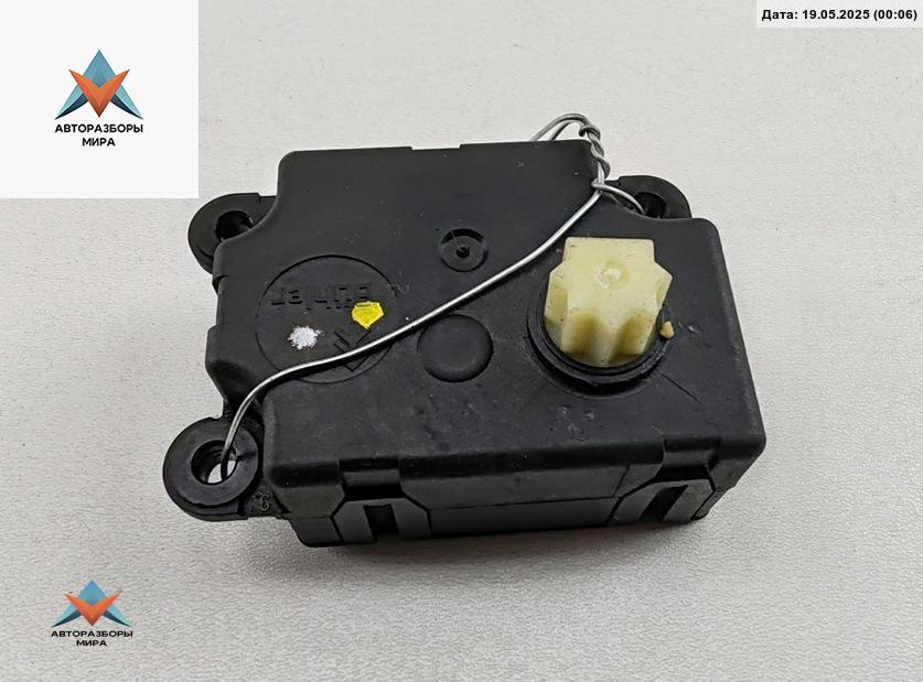 моторчик заслонки печки Renault Scenic 2 поколение 2004, 1.6 л., бензин, МКПП, зелёный, минивэн, 100103 - фото №1