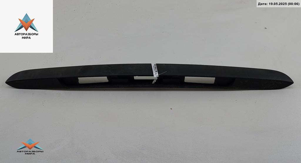 накладка подсветки номера Renault Modus 1 поколение 2005, 1.2 л., бензин, МКПП, синий, хетчбэк 5 дв., 8200220557 - фото №1