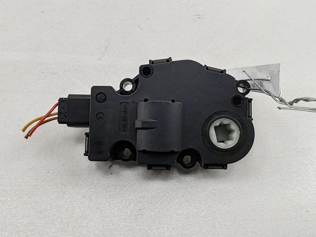 моторчик заслонки печки BMW 1 E81/E87 2005, 1.6 л., бензин, МКПП, чёрный, хетчбэк 5 дв., CZ113930-071