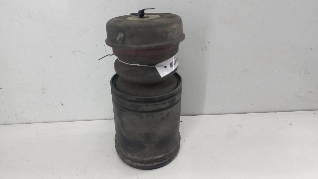 пыльник и отбойник амотртизатора BMW 5 E39 1999, 2.0 л., бензин, МКПП, чёрный, седан