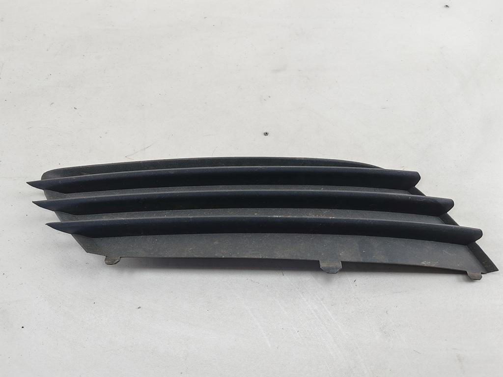 заглушка (решетка) в бампер Opel Astra H 2006, 1.4 л., бензин, МКПП, серый, универсал, 13117251