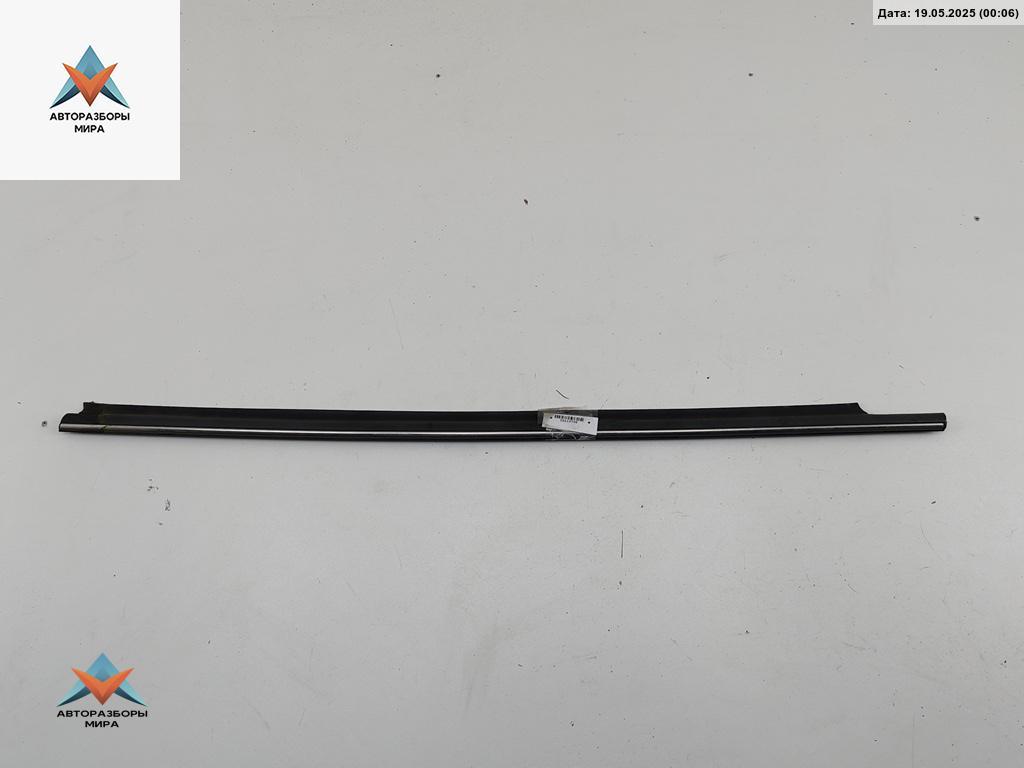 Молдинг стекла двери наружный Opel Vectra B 1996, 1.8 л., бензин, МКПП, серый, седан, 90464297 - фото №1