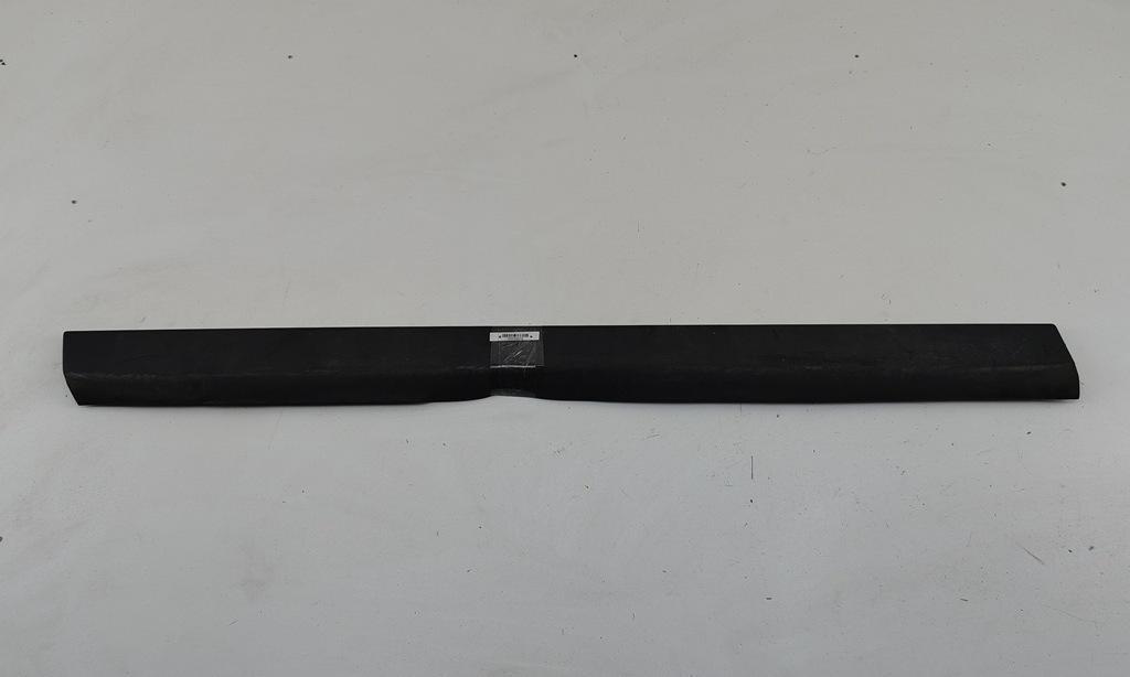 молдинг двери передней левой Volkswagen Passat B5+ (GP) 2001, 1.6 л., бензин, МКПП, серый, универсал, 3B0854939B
