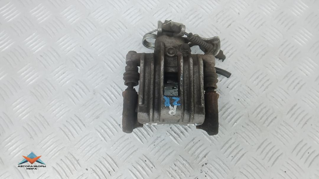 суппорт задний правый Audi A6 4A/C4 1997, 1.6 л., бензин, МКПП, седан - фото №1