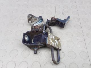 петля двери Volkswagen Passat B5 [рестайлинг] 2000, 1.8 л., бензин, МКПП, универсал, 4B0831411B