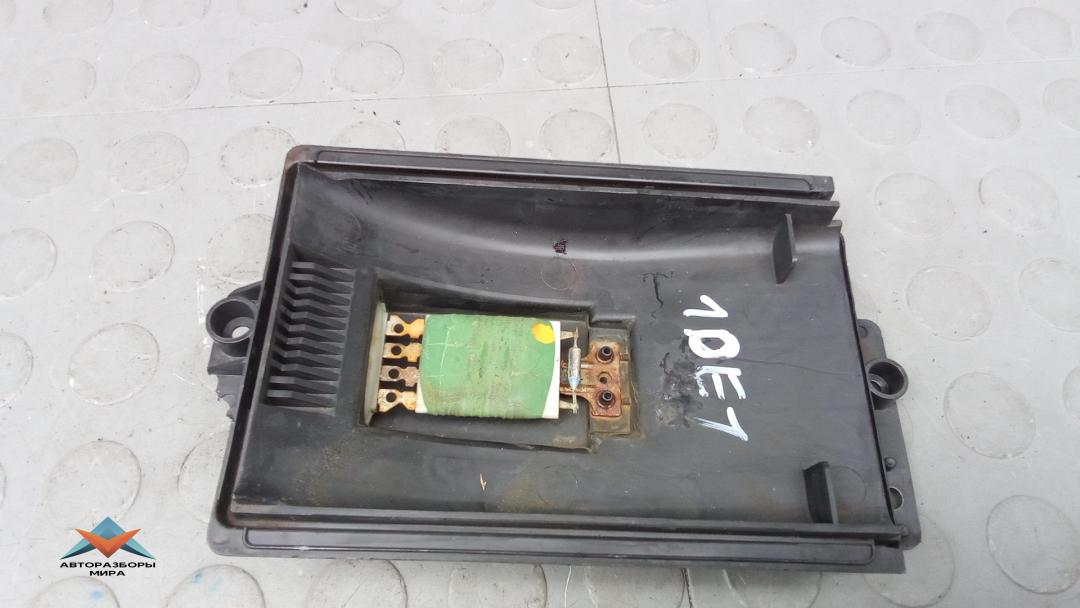 сопротивление печки Audi A6 4A/C4 1997, 1.6 л., бензин, МКПП, седан - фото №1