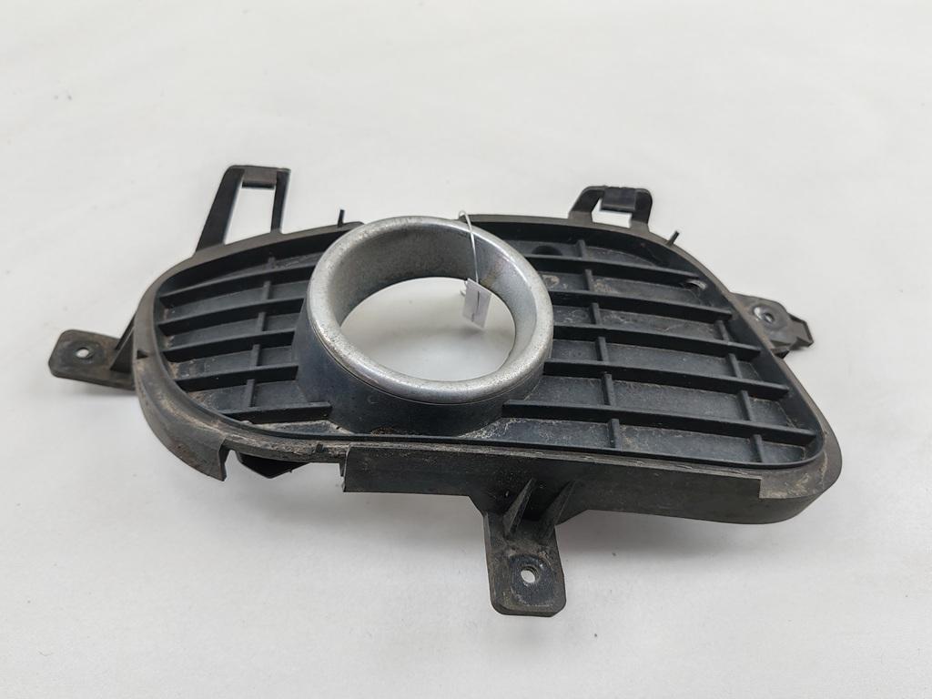 рамка фары противотуманной правой Mercedes-Benz A W169 2005, 2.0 л., бензин, АКПП, красный, хетчбэк 5 дв., 1698850822