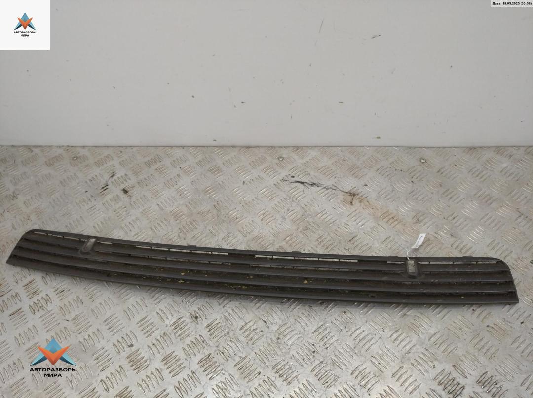 решетка капота Volkswagen Transporter T4 1997, 2.4 л., дизель, МКПП, жёлтый, микроавтобус, 701819103 - фото №1