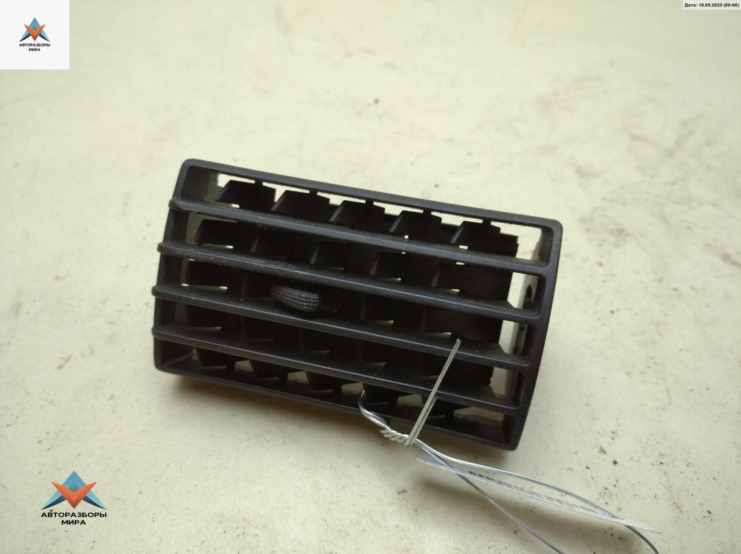 дефлектор обдува салона Volkswagen Transporter T4 1996, 2.4 л., дизель, МКПП, белый, микроавтобус - фото №1