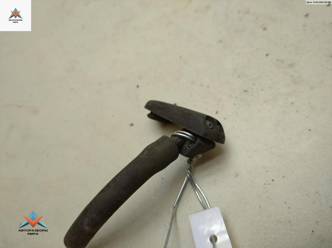 форсунка омывателя лобового стекла Volkswagen Transporter T4 1997, 2.4 л., дизель, МКПП, жёлтый, микроавтобус - фото №1