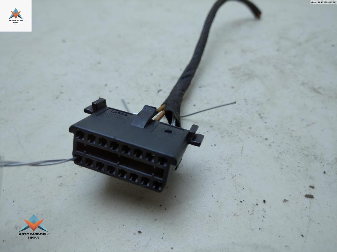 разъем (фишка) проводки Volkswagen Transporter T4 1996, 2.4 л., дизель, МКПП, белый, микроавтобус, 3A0972695 - фото №1