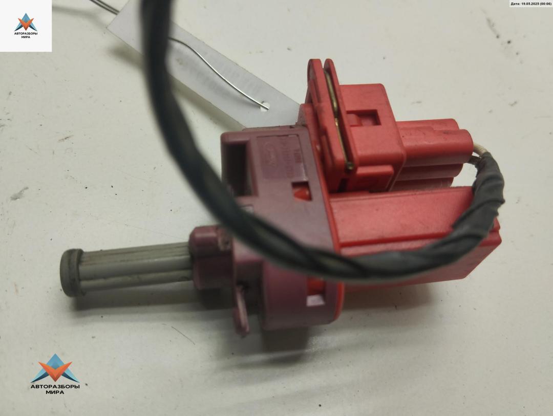 Датчик (включатель) стоп-сигнала Ford Tourneo Connect 1 поколение 2003, 1.8 л., бензин, МКПП, серый, фургон, 98AB7G534BA - фото №1