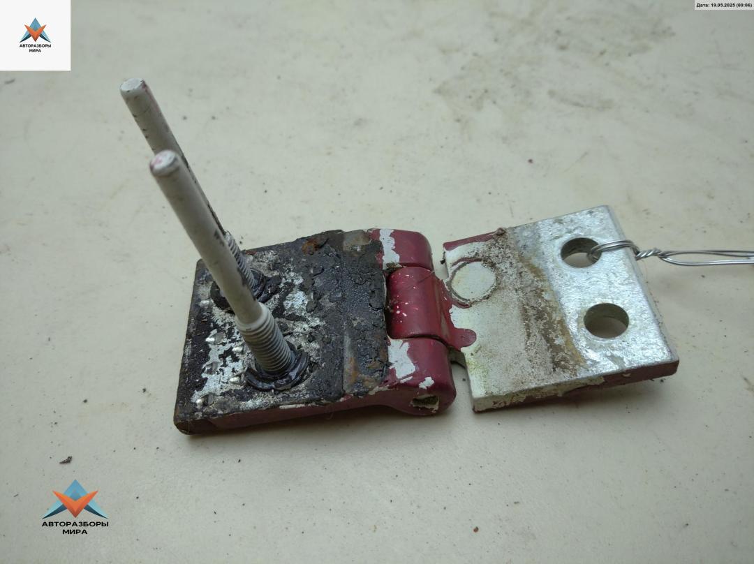 петля крышки багажника Volkswagen Transporter T4 1997, красный, микроавтобус - фото №1