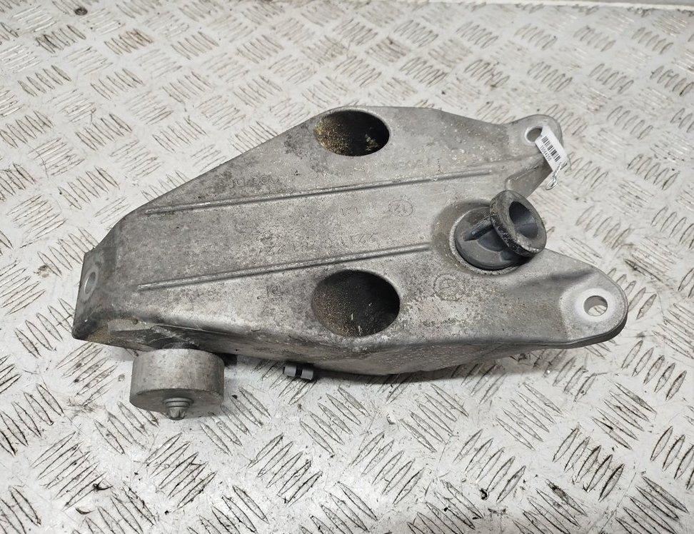 кронштейн двигателя BMW 5 F10/F11 2012, 3.0 л., дизель, АКПП, чёрный, универсал, 6781227