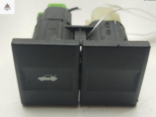 кнопка открытия багажника Ford Mondeo 3 поколение 2001, 2.0 л., дизель, МКПП, бежевый, универсал, 1S7T19B514AA