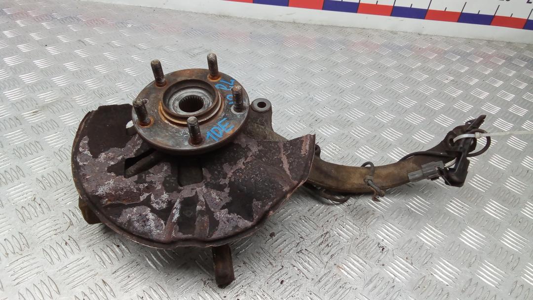 ступица передняя левая Mazda 6 GG 2002, 2.0 л., бензин, МКПП, универсал - фото №1