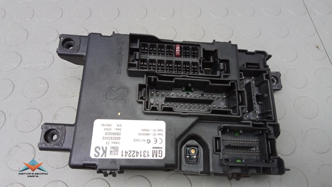 блок предохранителей Opel Corsa D 2006, 1.2 л., бензин, МКПП, хетчбэк 5 дв., 13142241 - фото №1