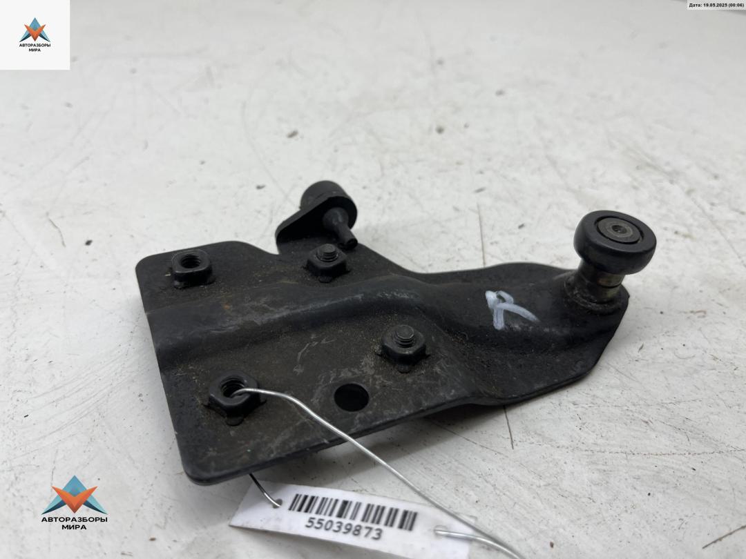 ролик двери сдвижной Kia Carnival VQ 2005, 2.9 л., дизель, МКПП, серый, минивэн - фото №1