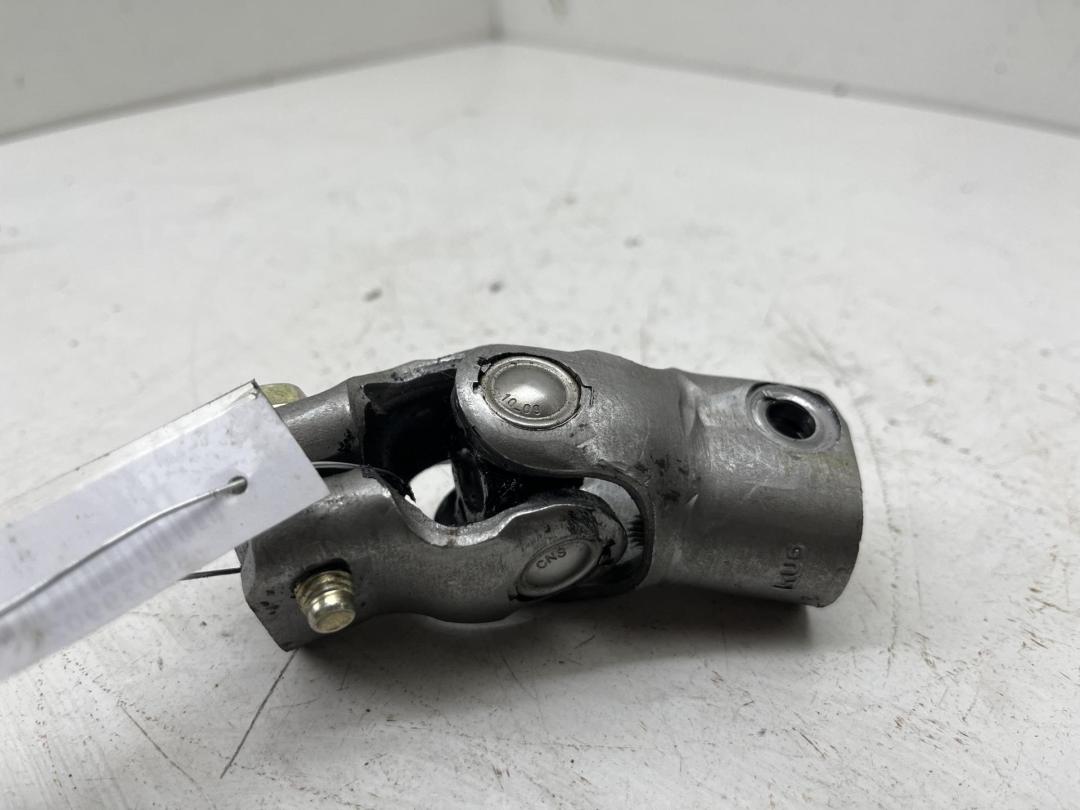 рулевой карданчик Nissan Primera P11 1997, 2.0 л., бензин, МКПП, красный, хетчбэк 5 дв.