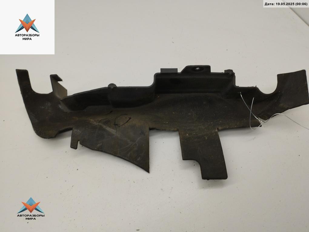 диффузор вентилятора Audi A4 B5 1997, 1.6 л., бензин, МКПП, серый, седан, 8D0121284B - фото №1