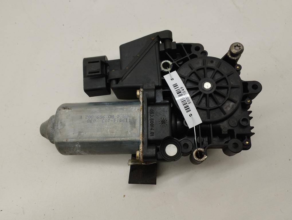 моторчик стеклоподъемника передний правый Audi A6 C5 1998, 2.4 л., бензин, МКПП, серый, универсал, 4B0959802E